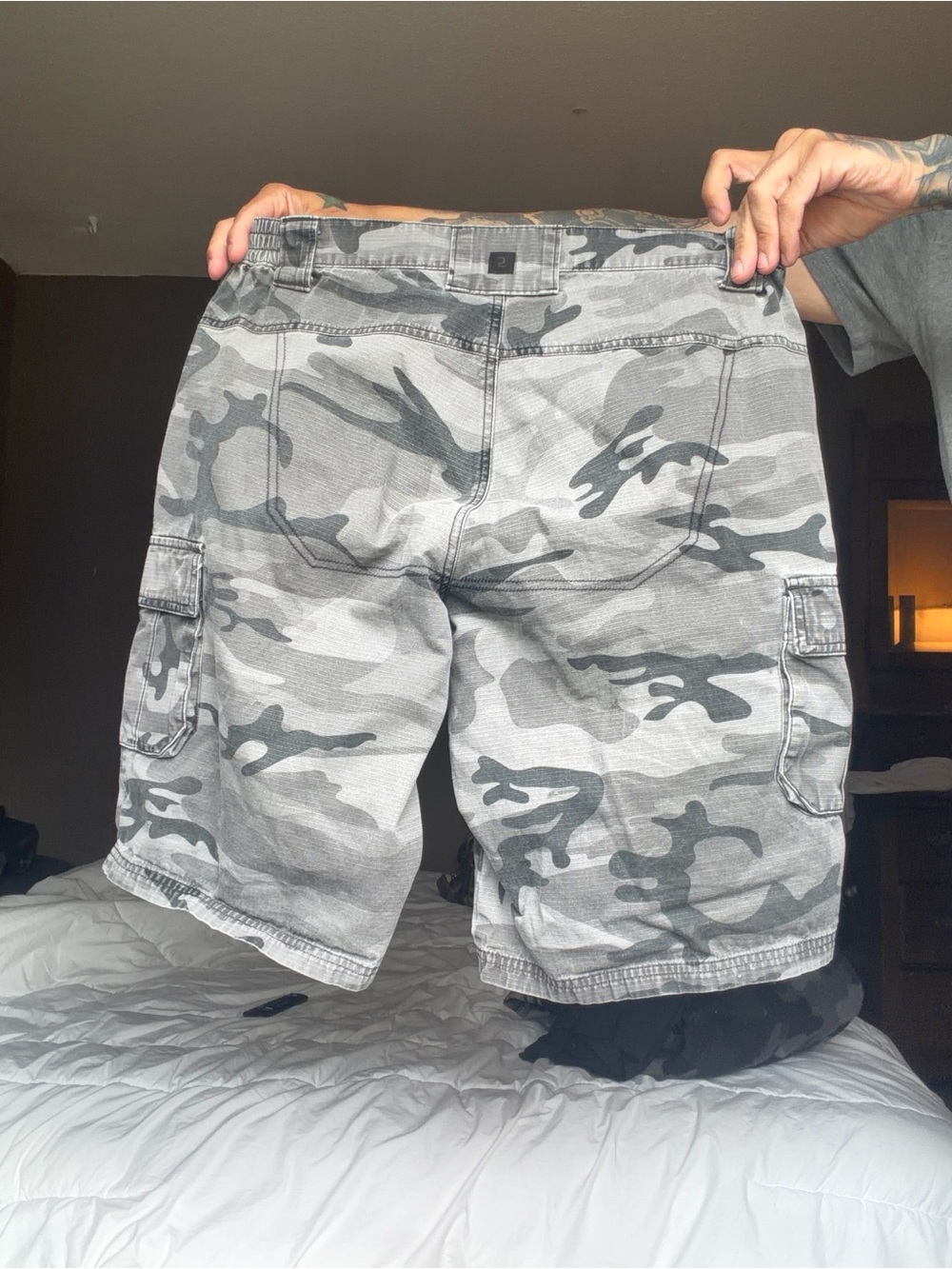 Men's Gray Camouflage Cargo Shorts — Large